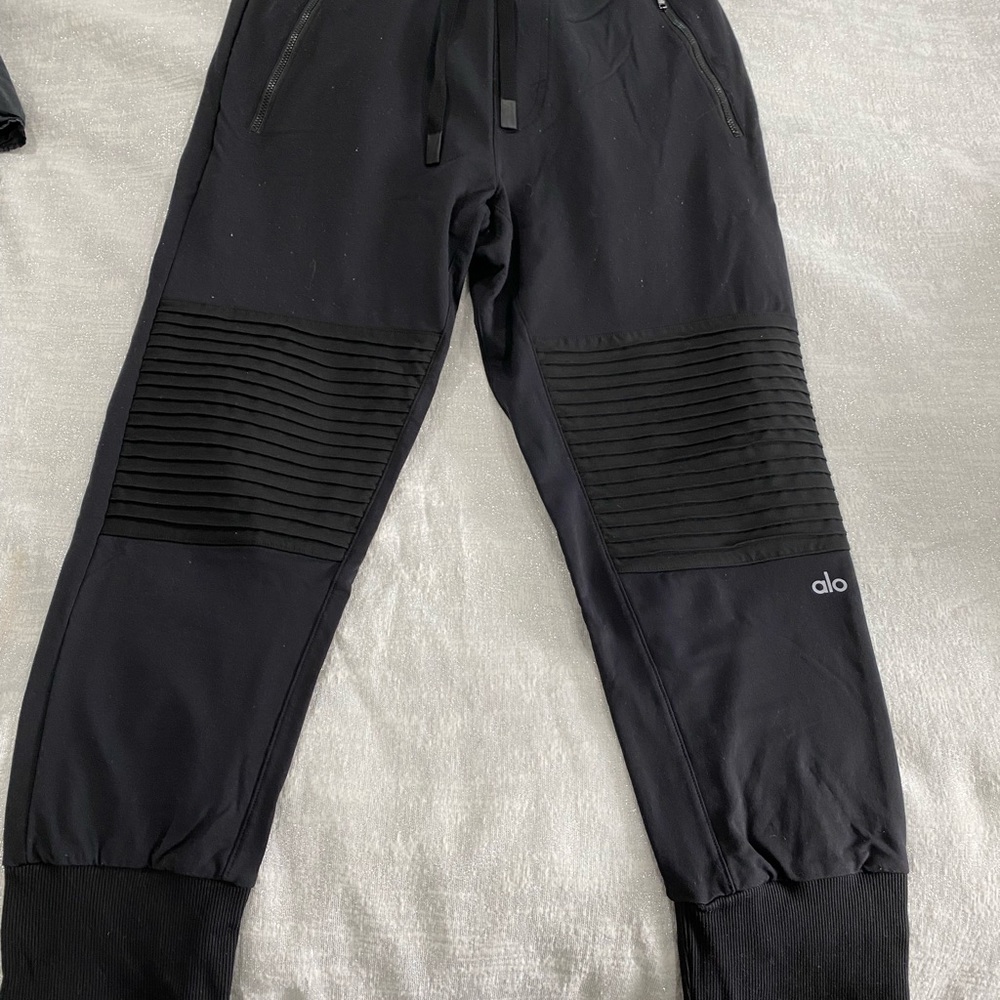 Men’s ALO joggers